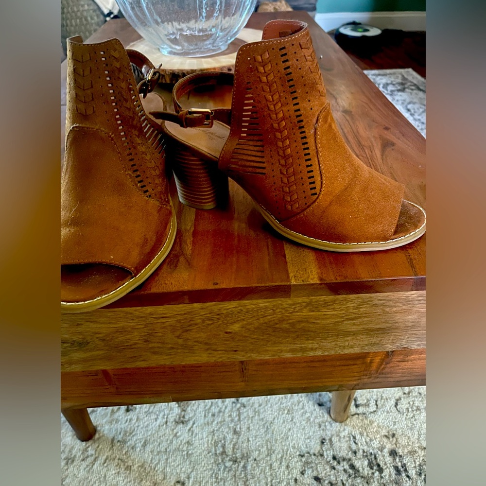 Open toe brown heels - Picture 2 of 3